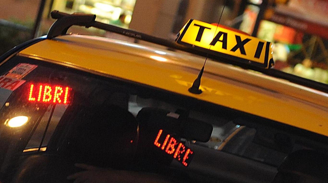 Taxi Plus. Sexo en el camino