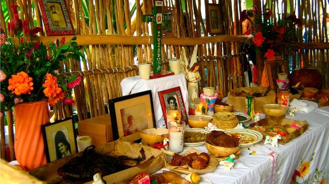 En la zona rural de este municipio suele construirse una choza de carrizo elaborada especialmente para la celebración del Día de Muertos.