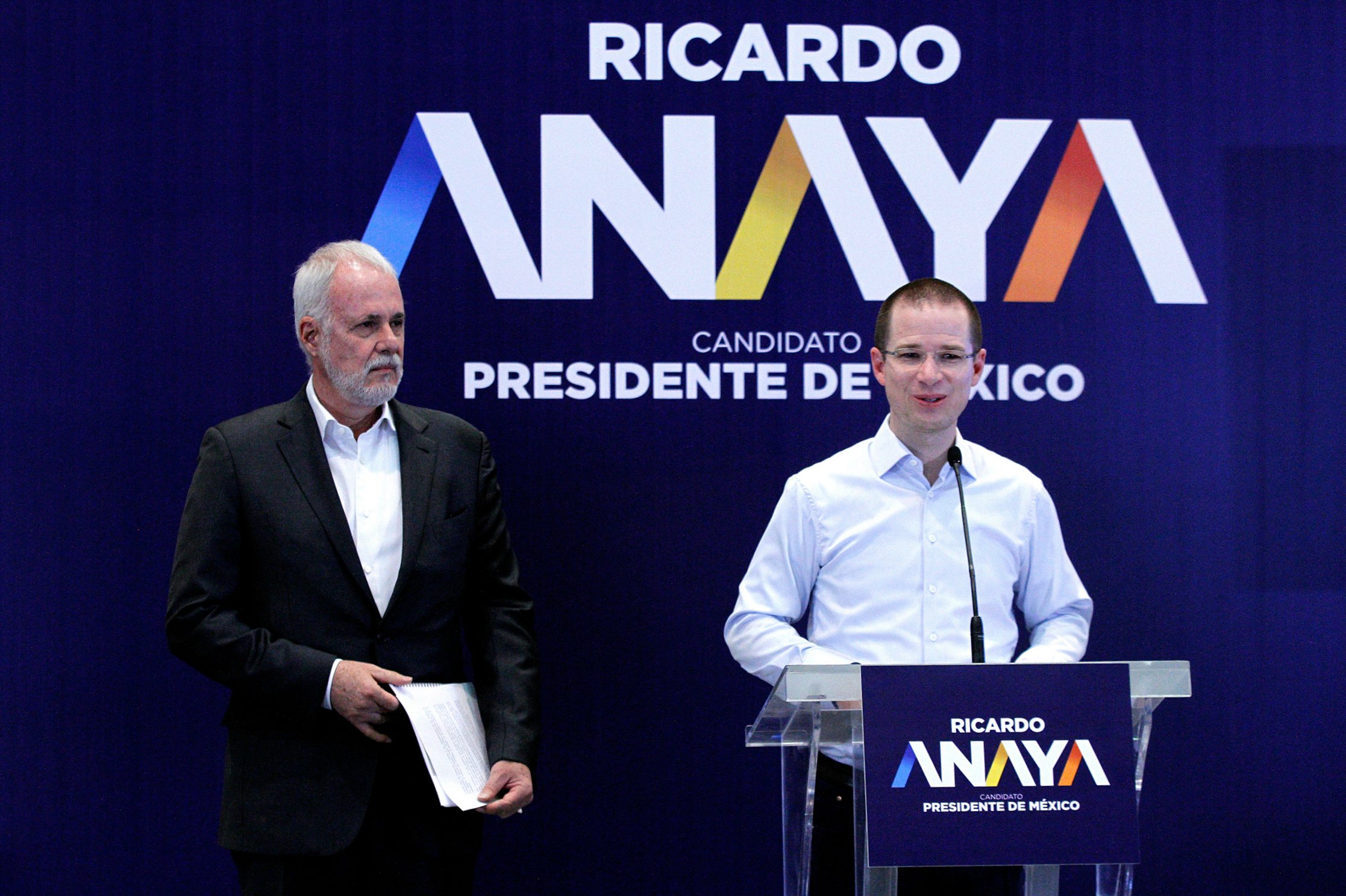Ricardo Anaya presenta a Raúl Padilla, en su plan cultural
