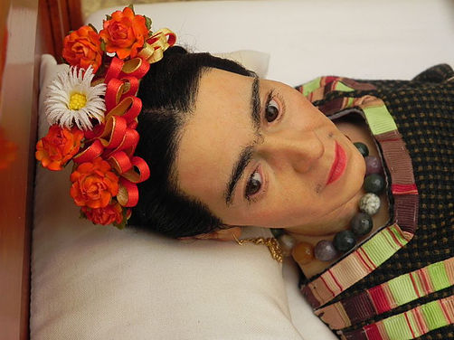 Frida recostada, obra destacada del artista