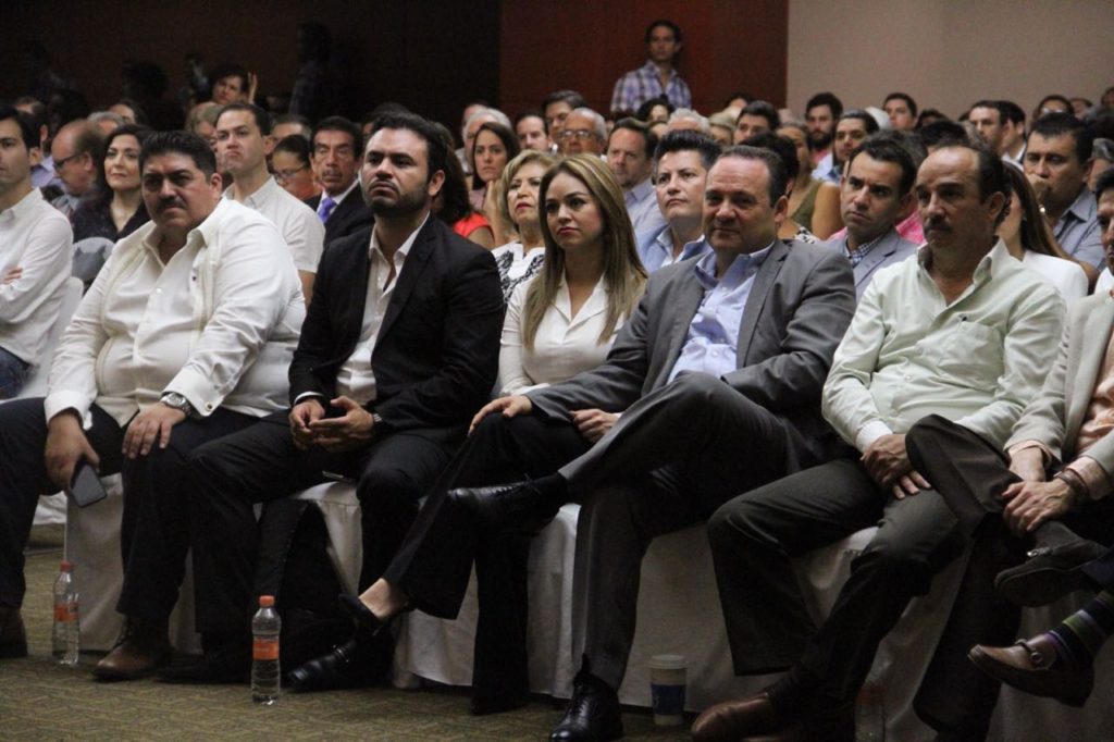 Alfonso Romo sostiene encuentro con empresarios de Jalisco