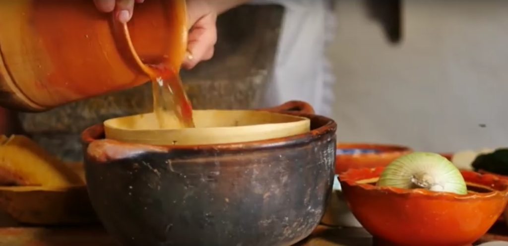 Uso de utensilios tradicionales, cocina mexicana, cocina jalisciense