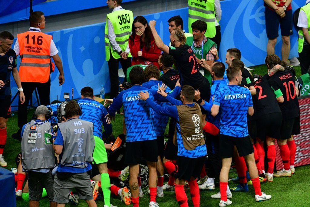 Momento en que Yuro Cortez es tacleado por jugadores croatas en Mundial Rudia 2018