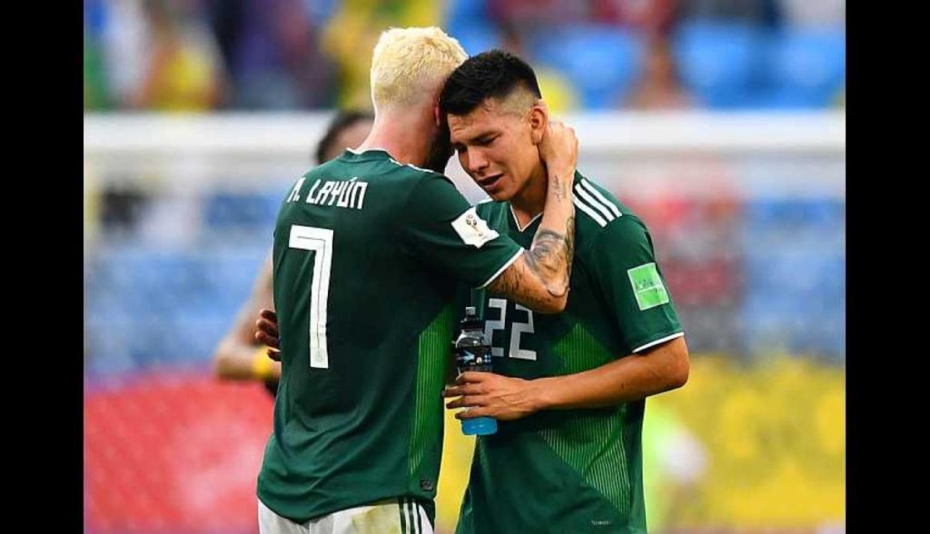 Jugadores mexicanos tras derrota contra Brasil en Mundial 2018