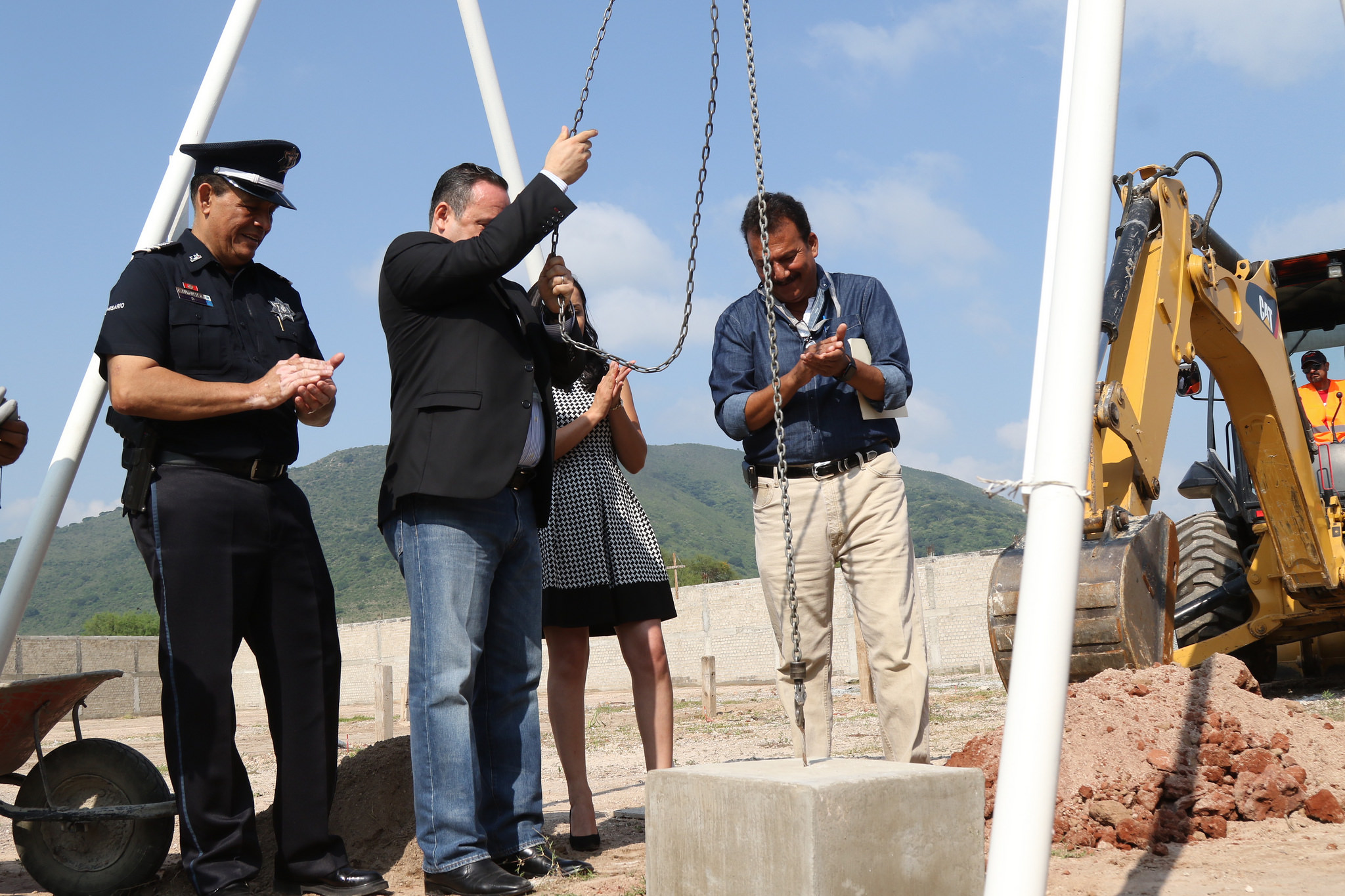 Colocación de la primera piedra en lo que será la nueva Comisaría de Tlajomulco