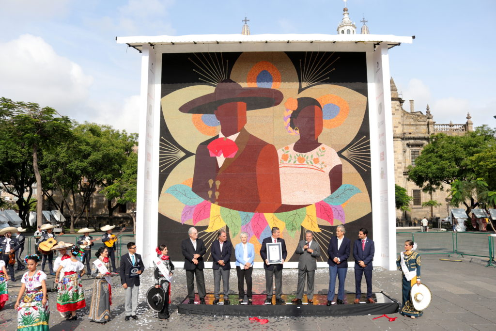 Encuentro-Internacional-Mariachi-Charrería-Jalisco-Mosaico-Chaquiras-Récord-Guinness