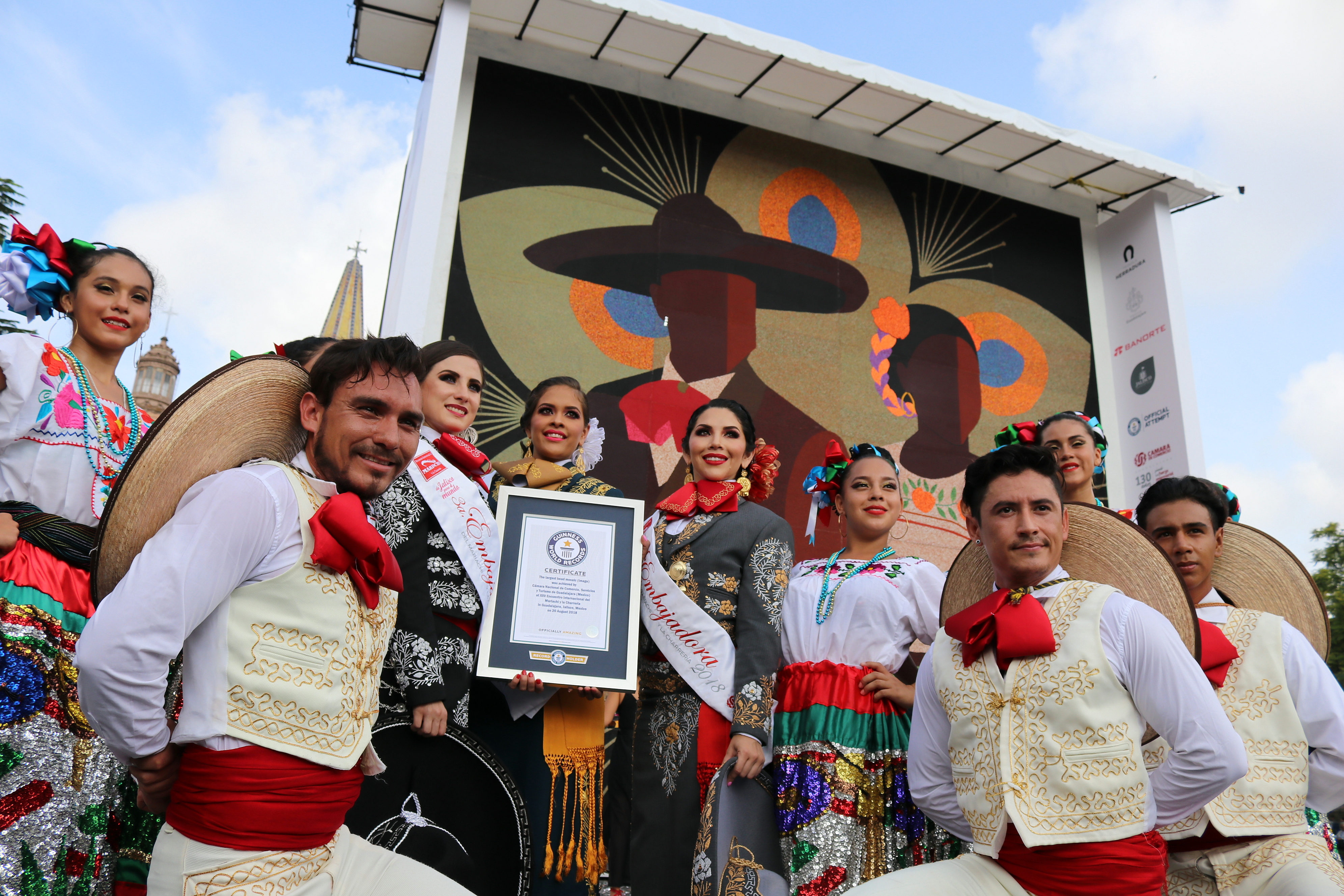 Encuentro-Internacional-Mariachi-Charrería-Jalisco-Mosaico-Chaquiras-Récord-Guinness