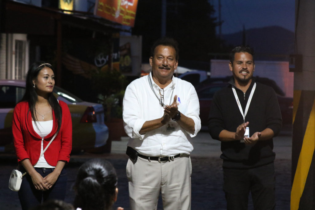 Autoridades y representantes vecinales en evento de inauguracion de alumbrado público para Circuito Metropolitano Sur de Tlajomulco 