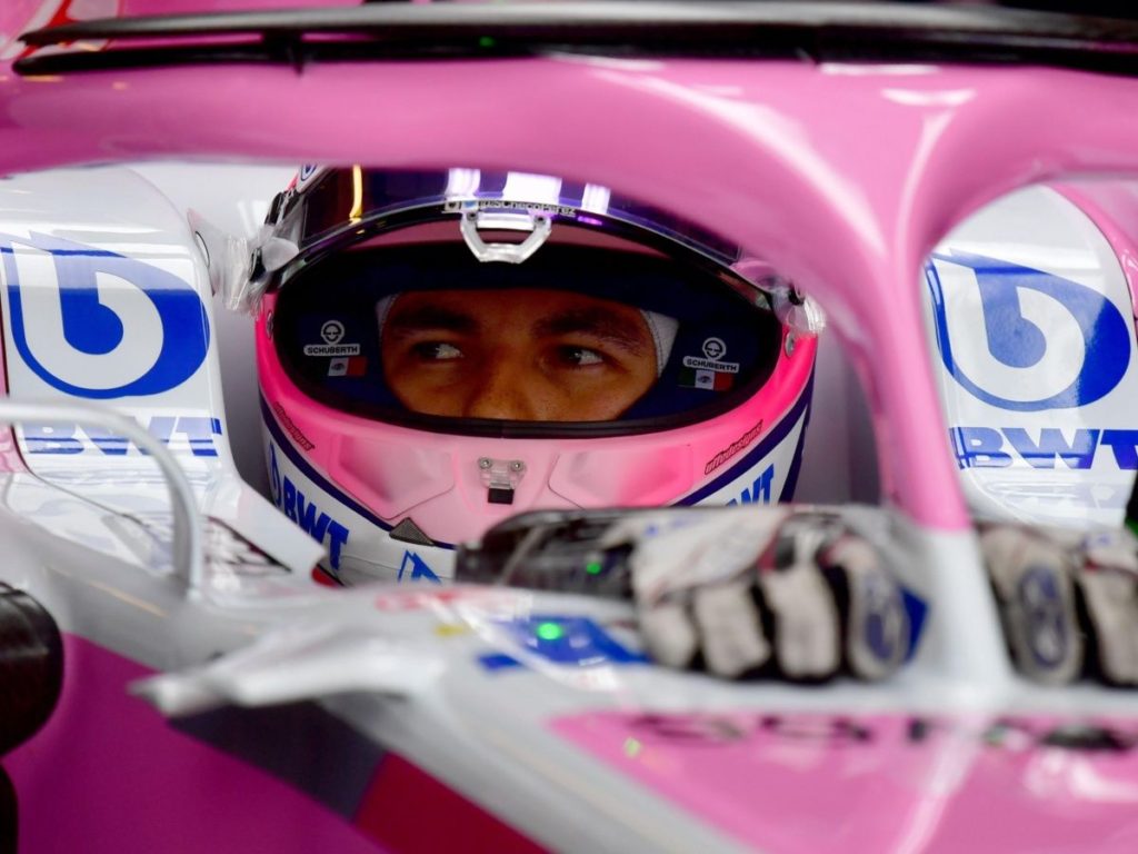 Checo Pérez en su coche