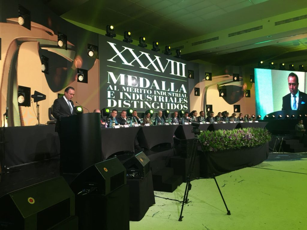 Medalla-Mérito-Empresarial-Jalisco-CCIJ