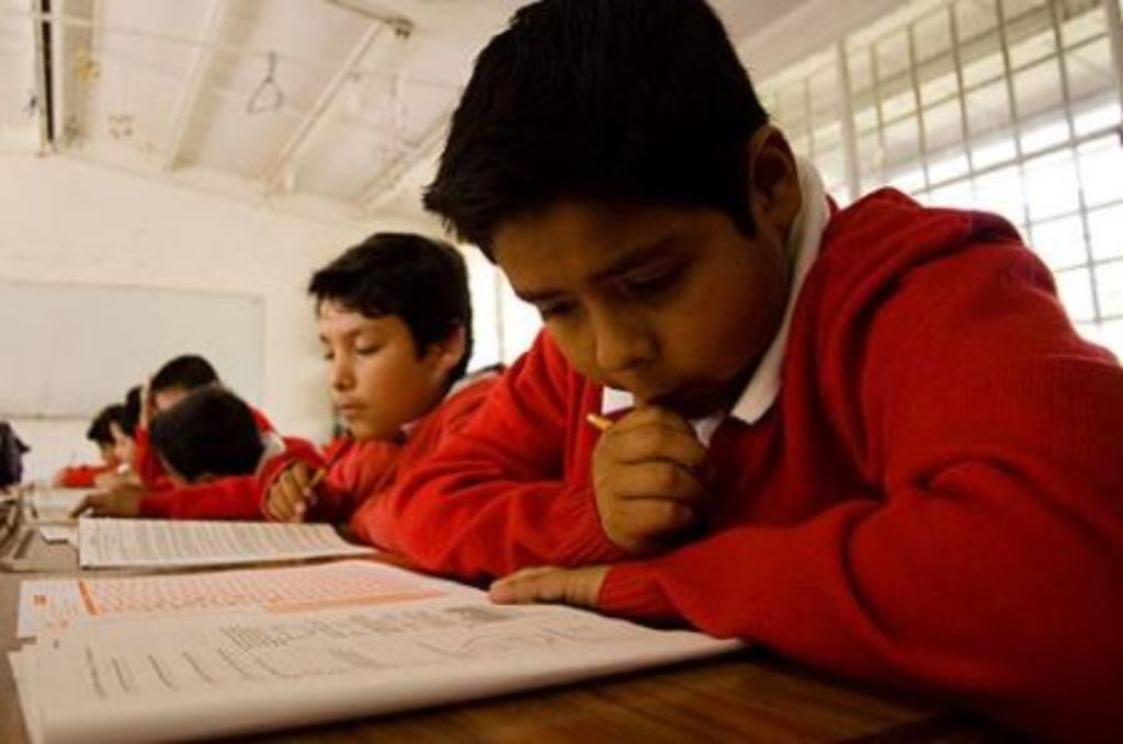 Pobres en México: 16 de cada 100 son analfabetas