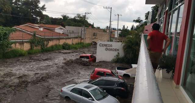 Lluvia deja inundación en Tlajomulco