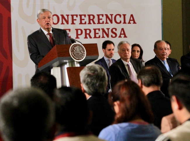 AMLO consigue acuerdo con Slim y empresarios sobre gasoductos