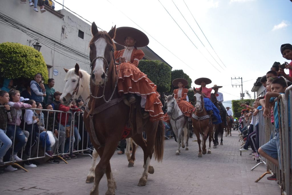 Desfilan en Tlajomulco para conmemorar revolución mexicana