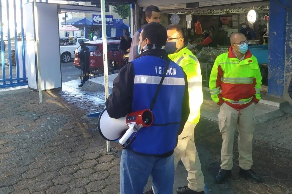 operativo en mercado del mar