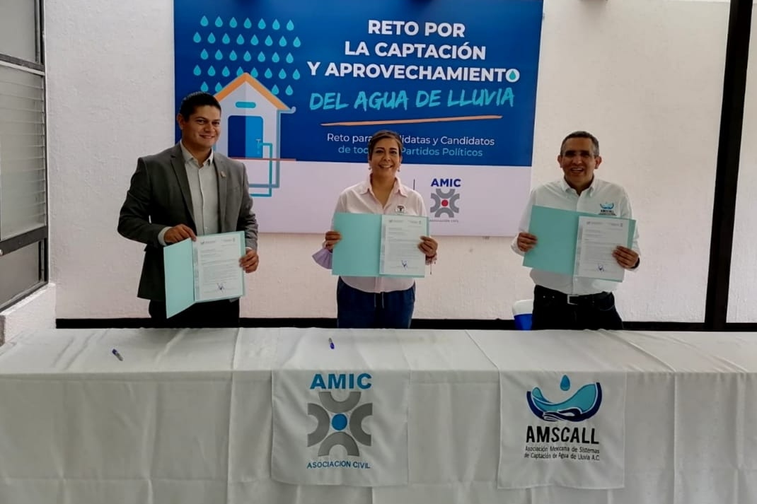 Pérez-Lazcarro firma acuerdo para captación del agua de lluvia