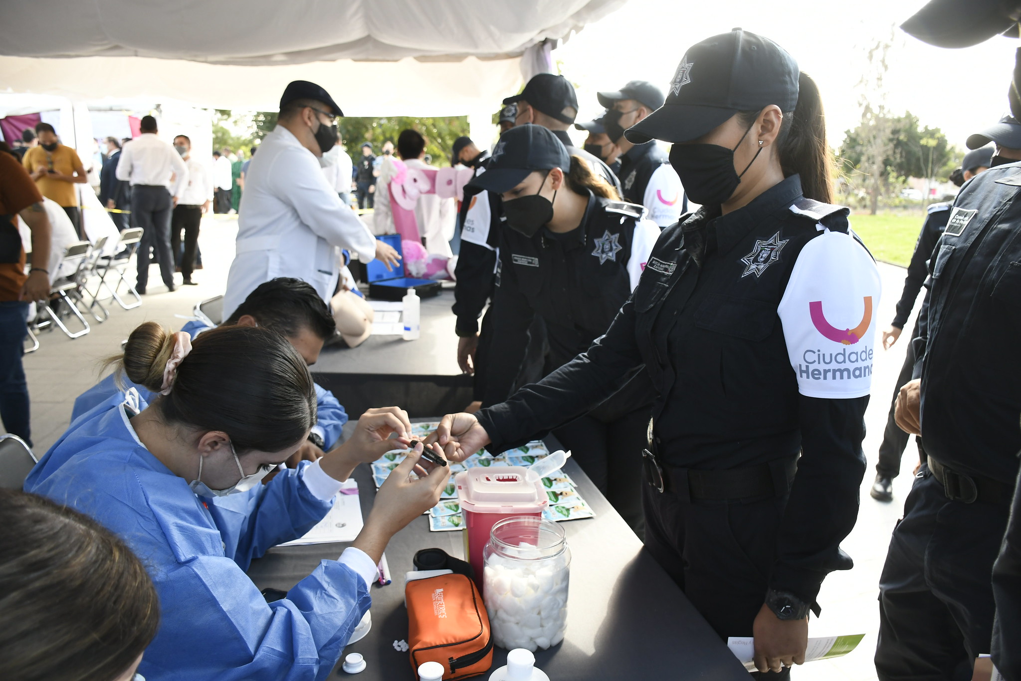 GDL y Zapopan impulsan campañas de vacunación y ferias de la salud para sus policías