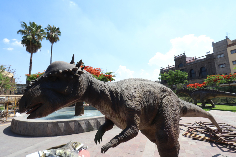 Dinosaurios animatrónicos en GDL para celebran a la infancia 