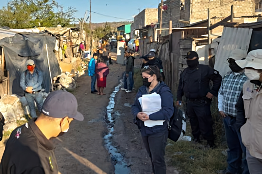 Desalojan viviendas ubicadas a la orilla del Arroyo El Seco en Zapopan