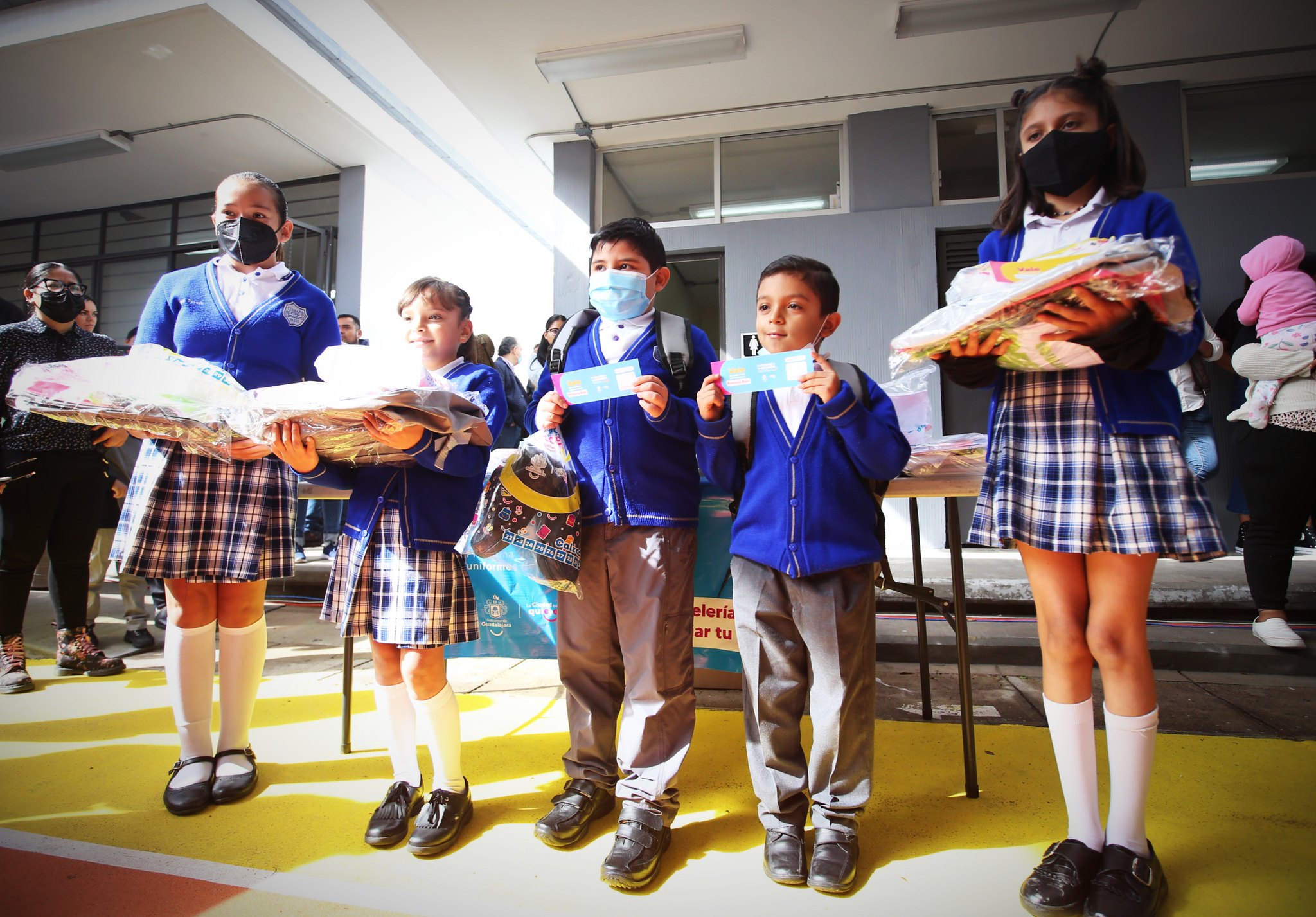 Arranca en Guadalajara entrega kits escolares
