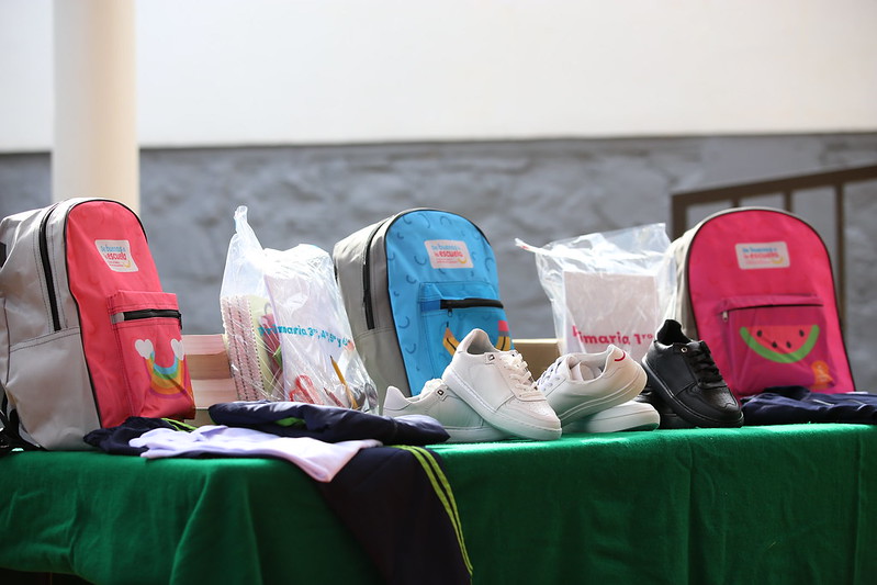 Arranca en Guadalajara entrega kits escolares
