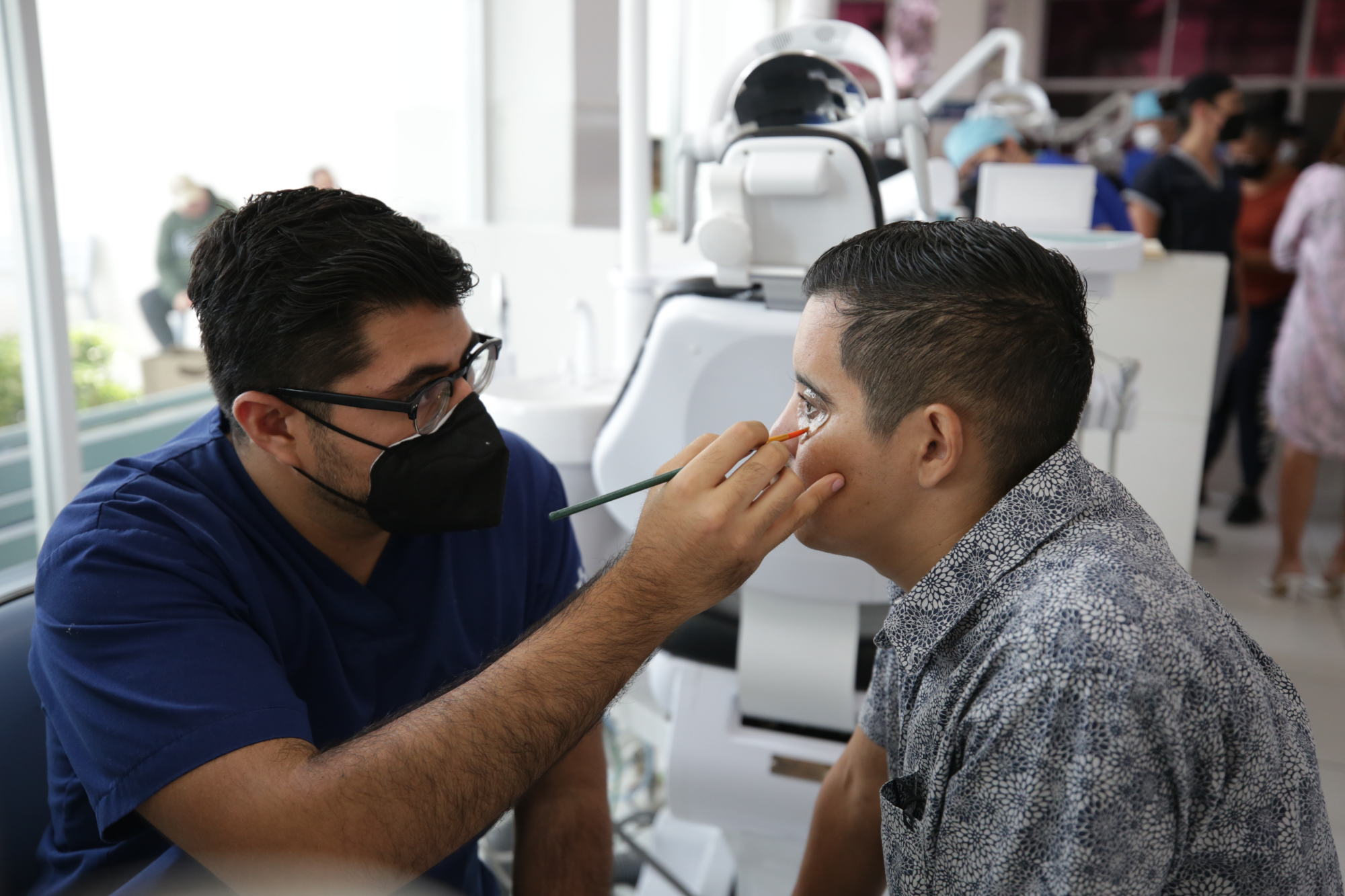 DIF Guadalajara entrega 99 prótesis oculares