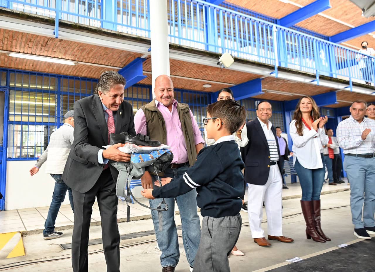 Jalisco entrega de kits escolares; apoyo llegará a más de 1 millón de estudiantes
