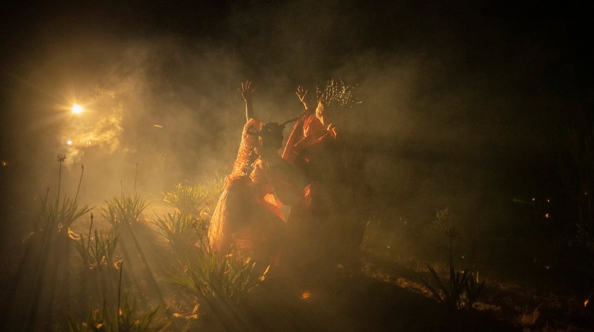 Tierra es un cortometraje experimental de temática Queer / LGBTQ+ que versa sobre la reivindicación de las feminidades