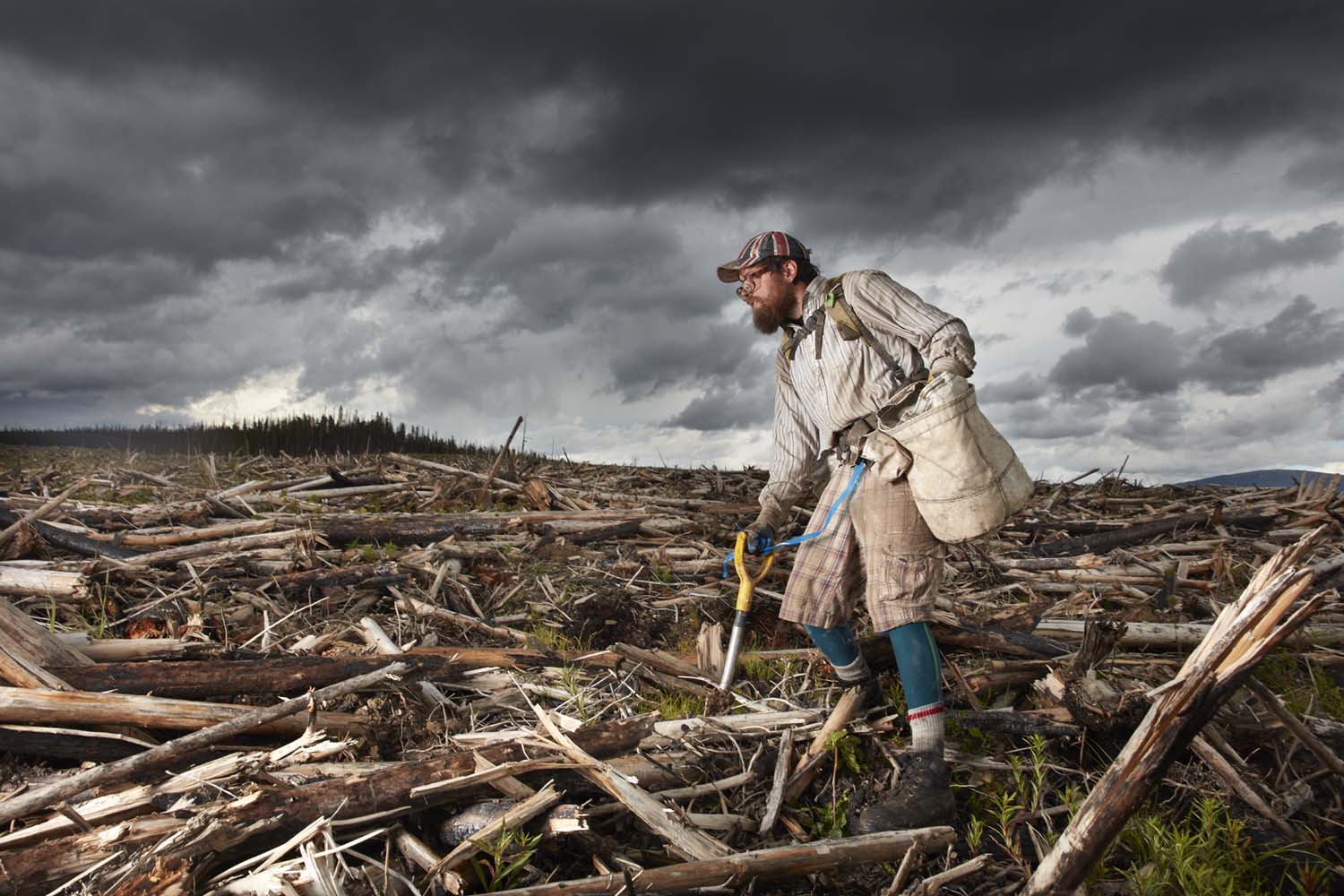 La fotoperiodista, Rita Leistner, realiza una inmersión total al mundo de los plantadores de árboles en zonas de reforestación del oeste canadiense.