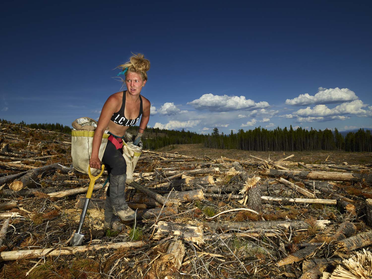 La fotoperiodista, Rita Leistner, realiza una inmersión total al mundo de los plantadores de árboles en zonas de reforestación del oeste canadiense (1)