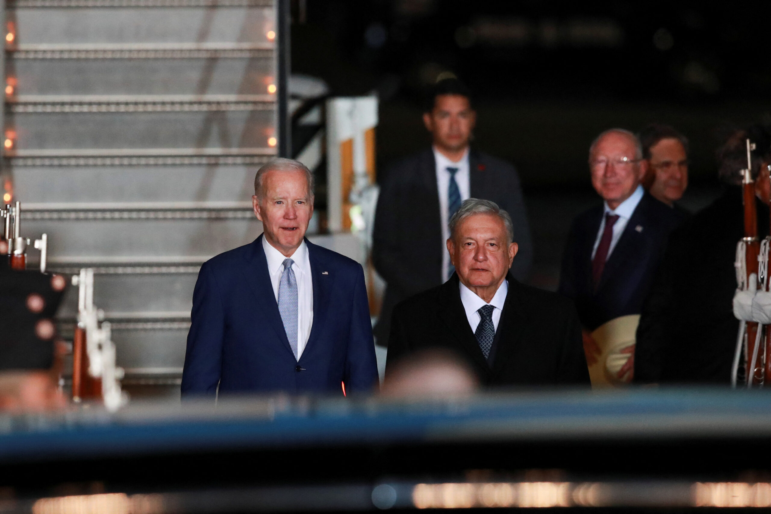 Joe Biden llega a México, AMLO viajó con él en La Bestia