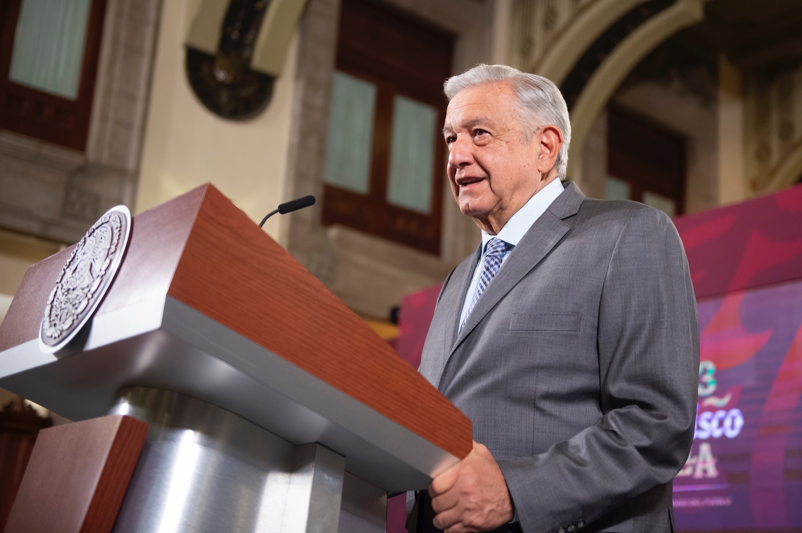 Buscan registro de marca de frase de AMLO