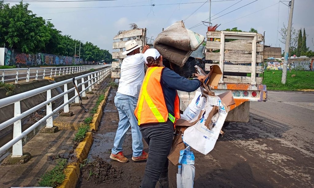 Tlajomulco retira más de 200 volteos de basura de arroyos y canales