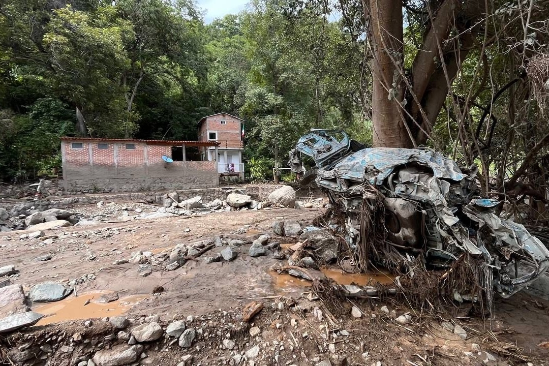 El desbordamiento de un arroyo en el municipio de Autlán de Navarro, Jalisco, dejó al menos ocho personas fallecidas