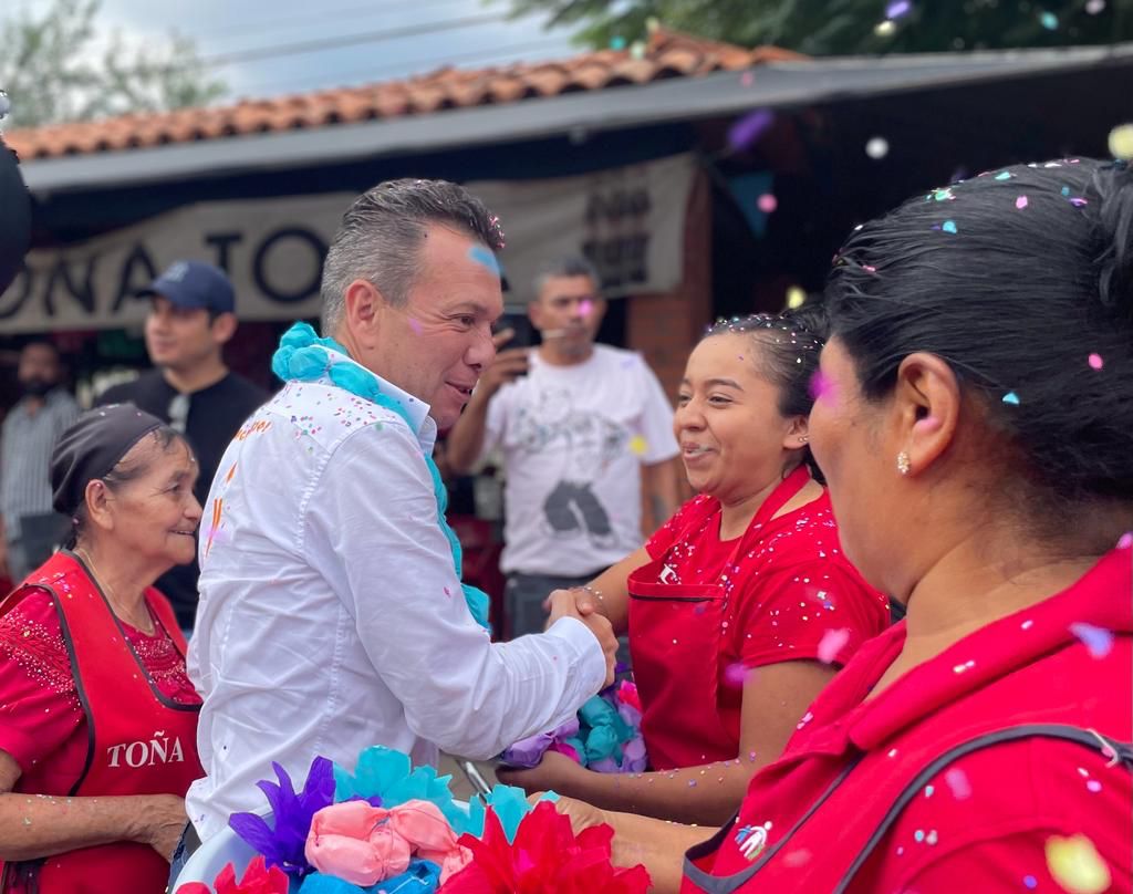 La gira del precandidato de Movimiento Ciudadano (MC) por la gubernatura de Jalisco, Pablo Lemus Navarro, continuó este jueves (09-11-23) en el municipio de Techaluta de Montenegro.