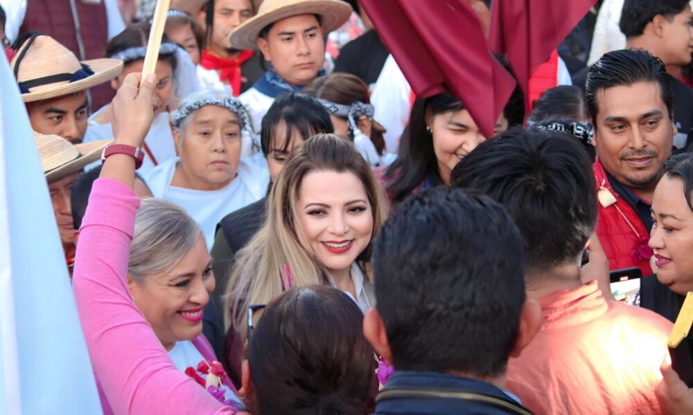 La precandidata única por Morena y la Coalición Juntos Sigamos Haciendo Historia en Jalisco, Claudia Delgadillo, cerró hoy su precampaña ante militantes en Tuxpan.