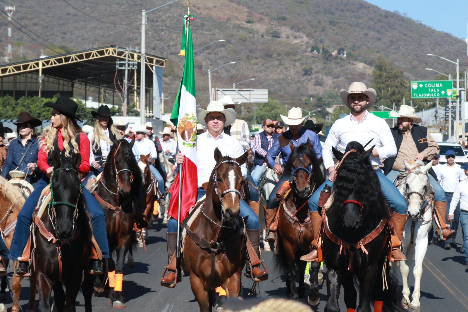 Cabalgata de Tlajomulco convoca cuatro mil personas