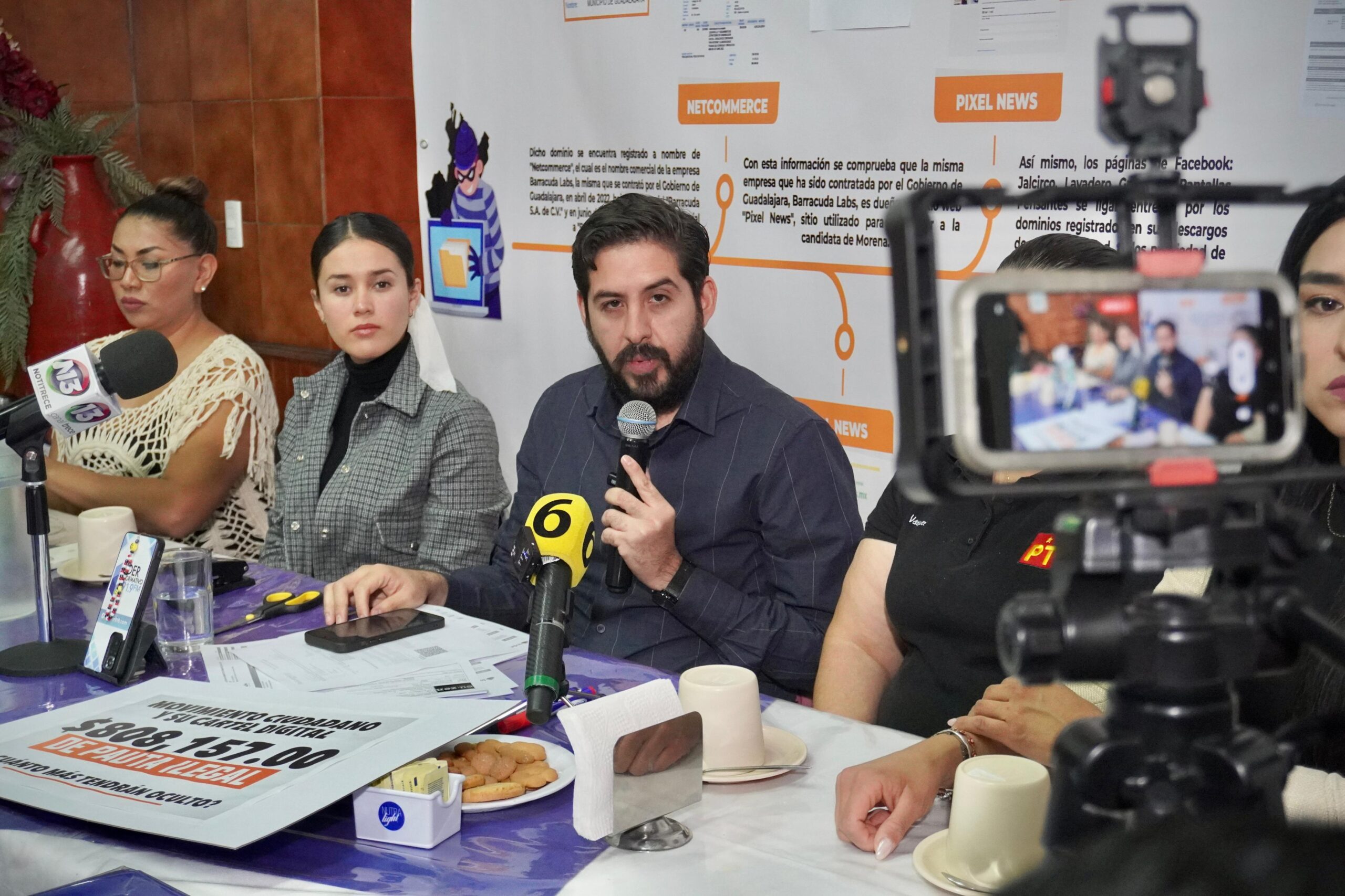 En una conferencia de prensa, el representante de Morena ante el Instituto Electoral y de Participación Ciudadana (IEPC), Hamlet Almaguer, expresó su descontento ante el rechazo de la petición por parte del IEPC.