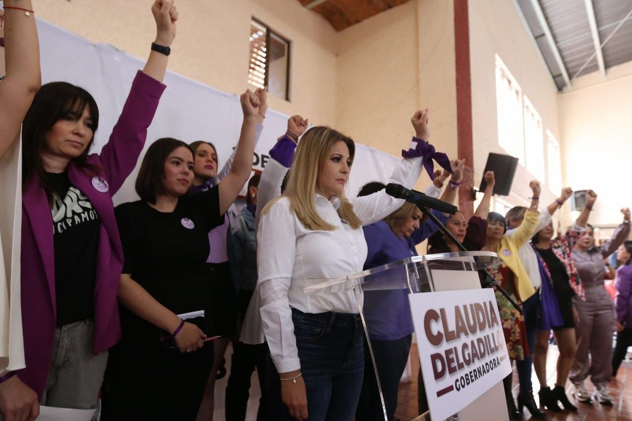 Becas, programas sociales y medidas de protección para mujeres, propone Claudia Delgadillo