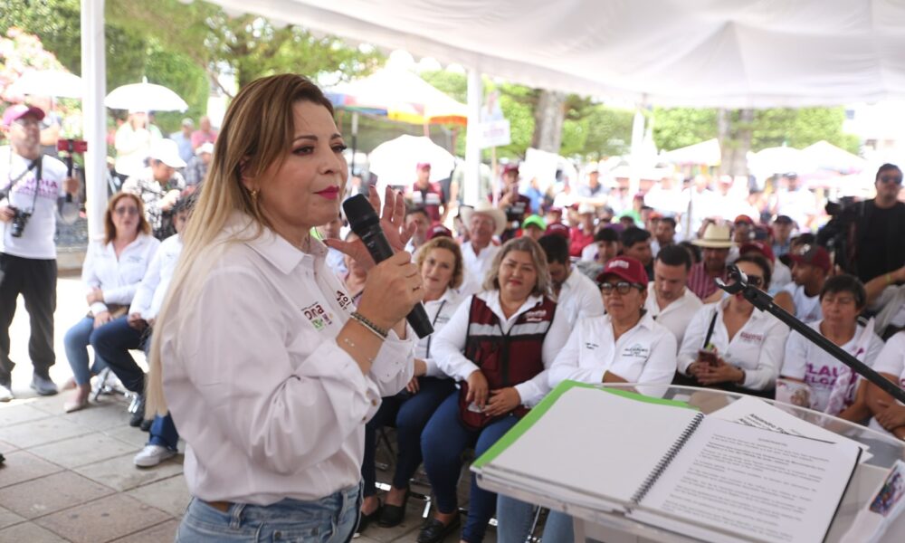 Claudia Delgadillo promete construir Hospital Materno Infantil en Tecalitlán