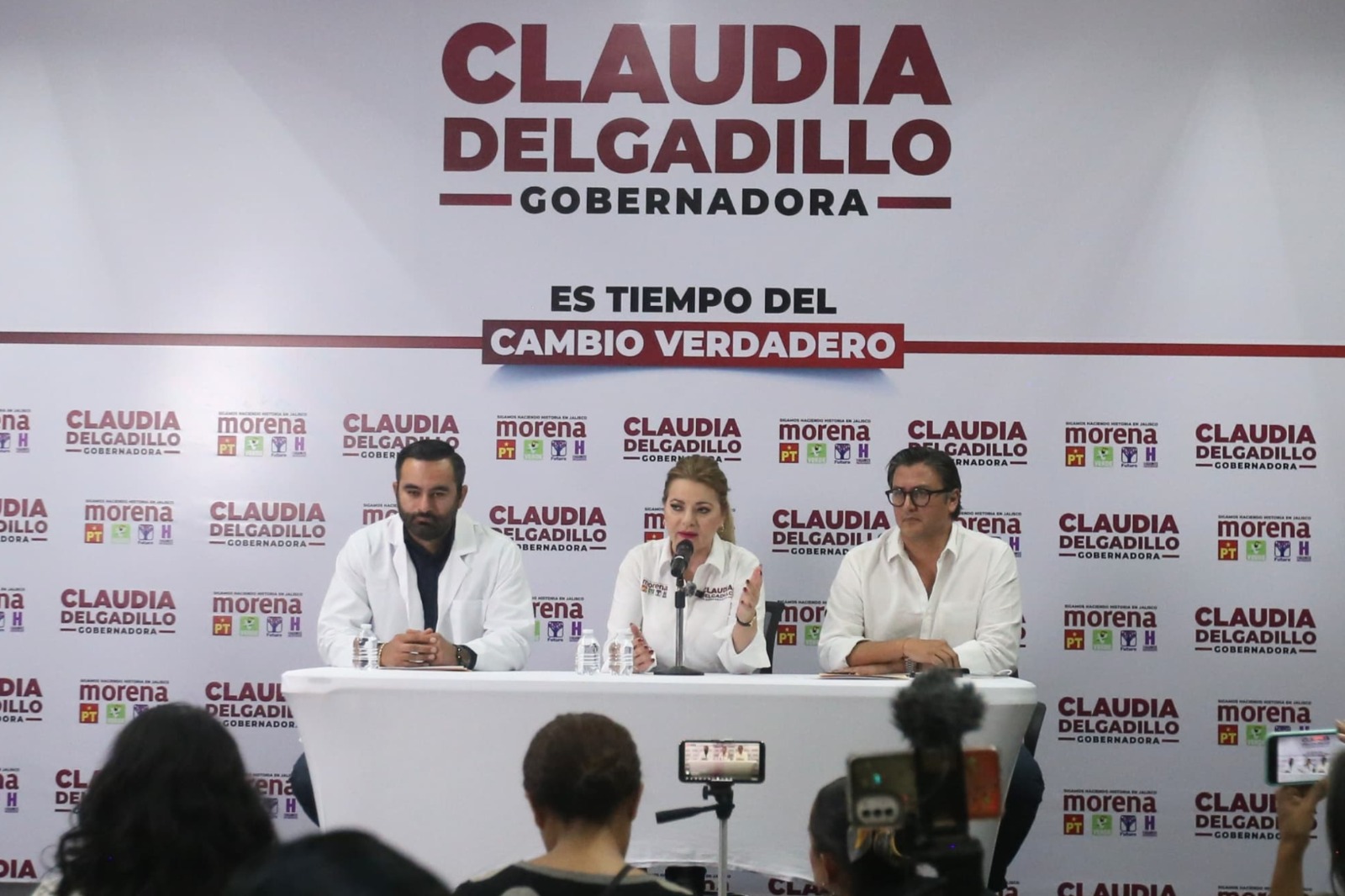 Claudia Delgadillo presenta informe de salud, acusa a Lemus de guerra sucia