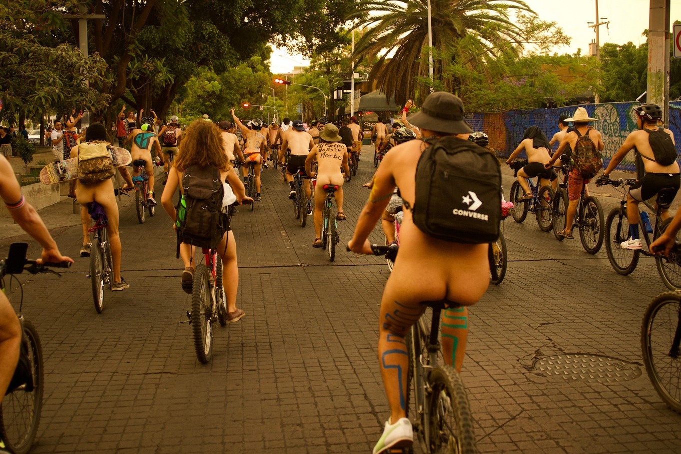 Ciclistas tapatíos se desnudan para el World Naked Bike Ride 2024