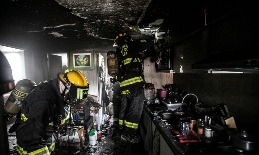 Cómo usar raquetas eléctricas para prevenir dengue e incendios: Bomberos de GDL