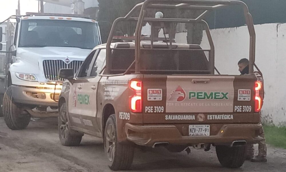 Controlan fuga de combustible en ducto de Pemex en Tlajomulco