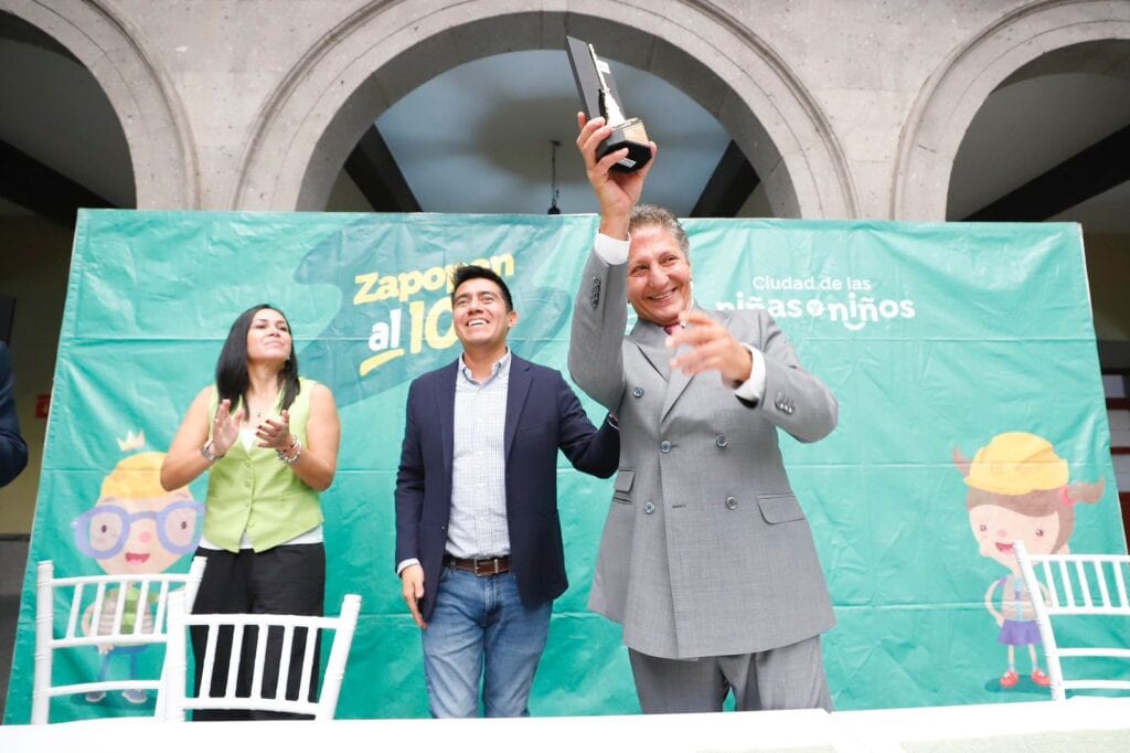 Entregan a Zapopan ‘Escoba de Oro’ en Madrid