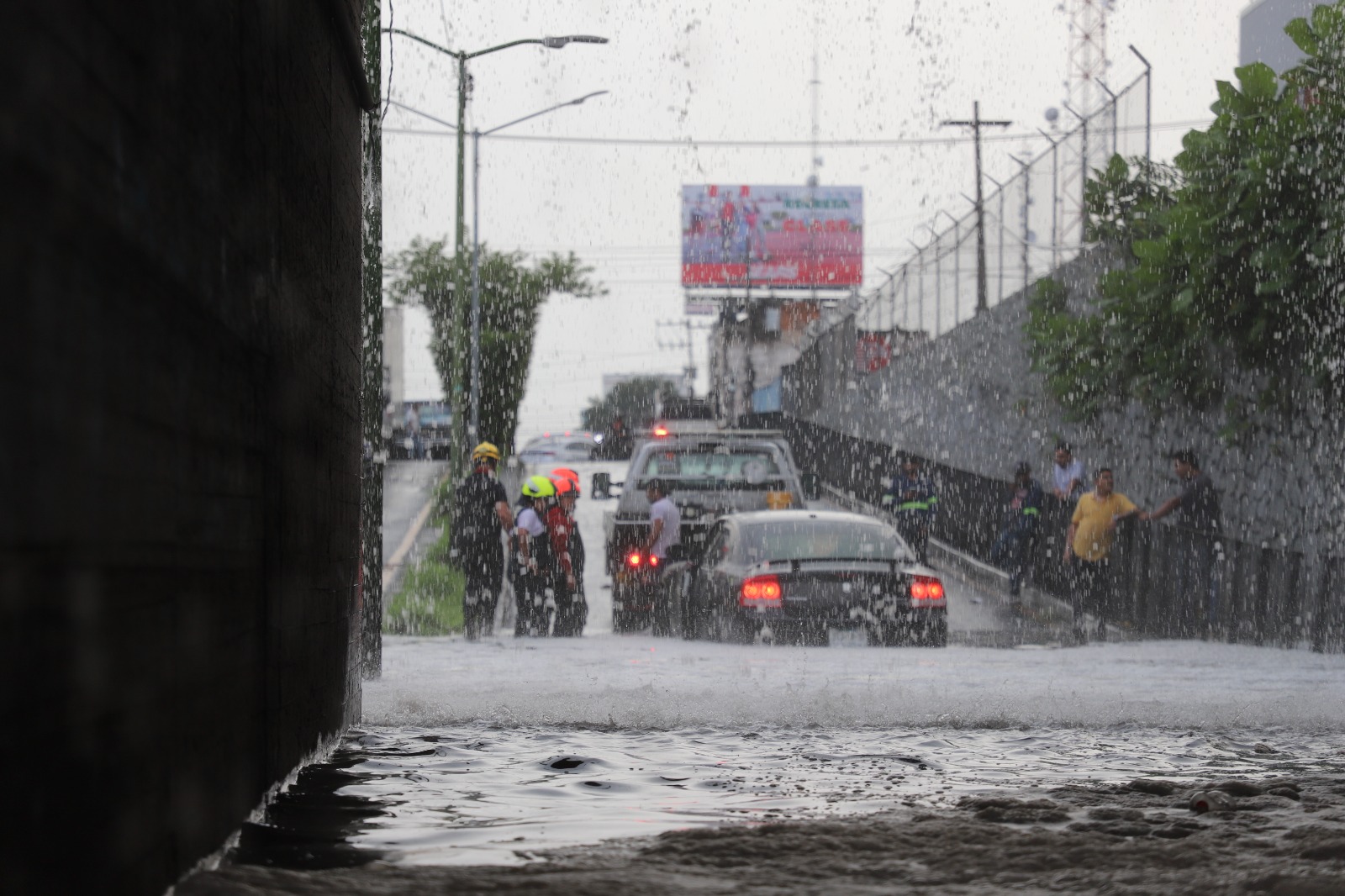 Tormenta en Guadalajara deja tres personas lesionadas y árboles caídos