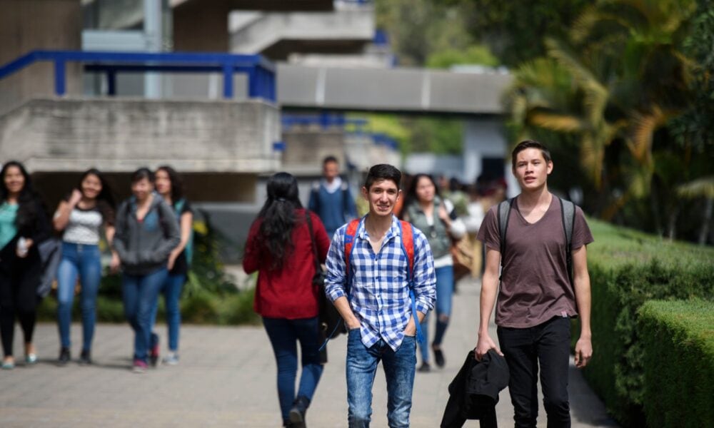 Hoy inician ciclo escolar 336 mil 455 alumnos de la UdeG