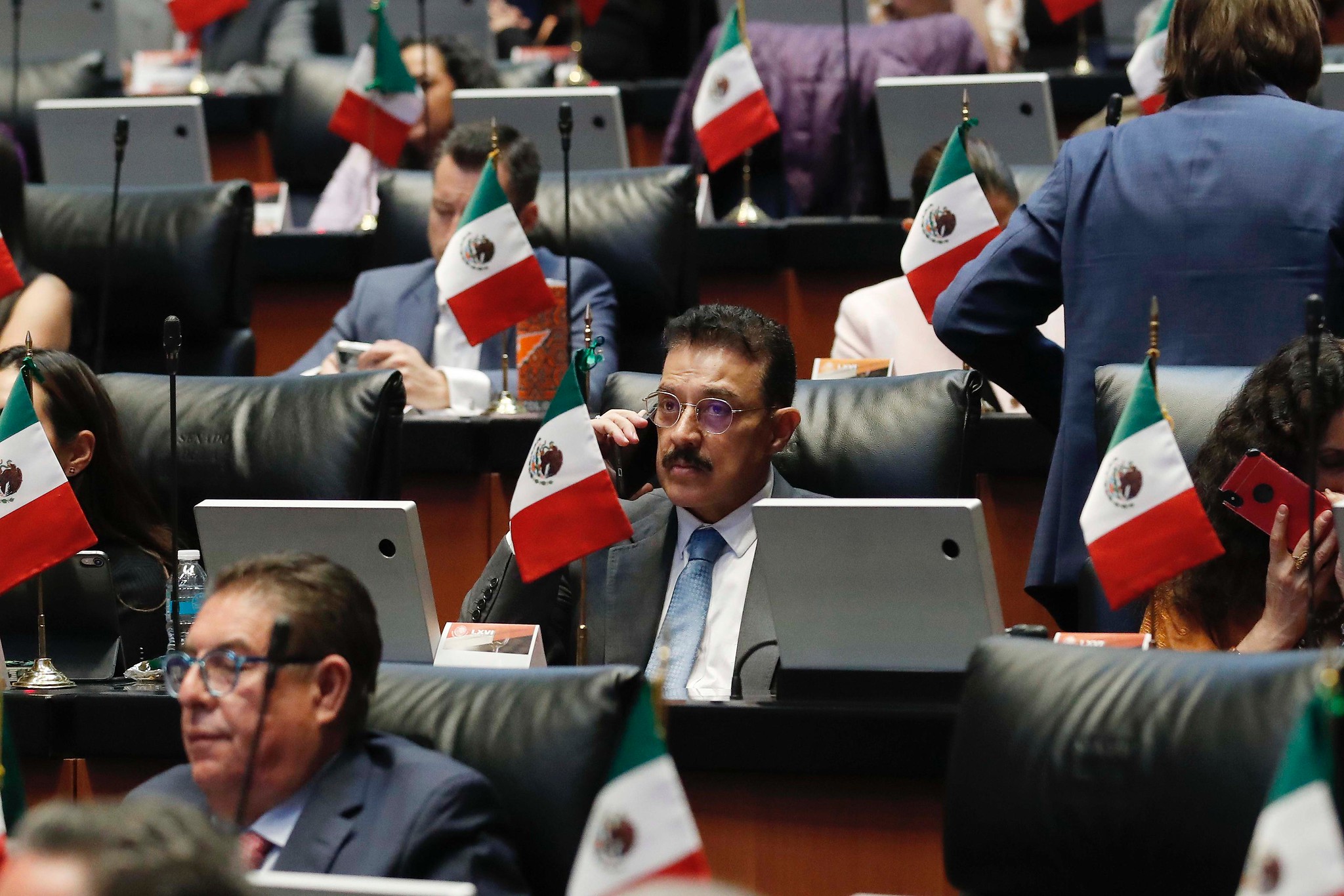 l senador jalisciense Carlos Lomelí Bolaños reiteró su postura en favor de esta iniciativa, cuyo punto central es permitir que el pueblo de México elija a jueces