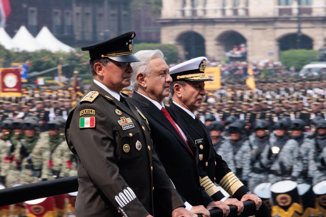 Militares despiden a AMLO en el desfile del 16 de Septiembre