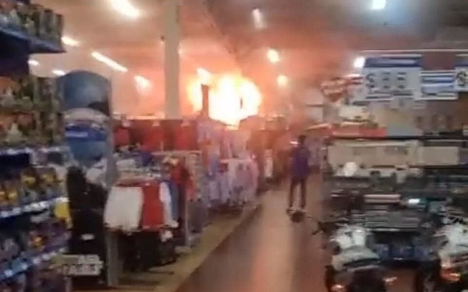 Alfaro confirma incendios provocados en tiendas de Zapopan